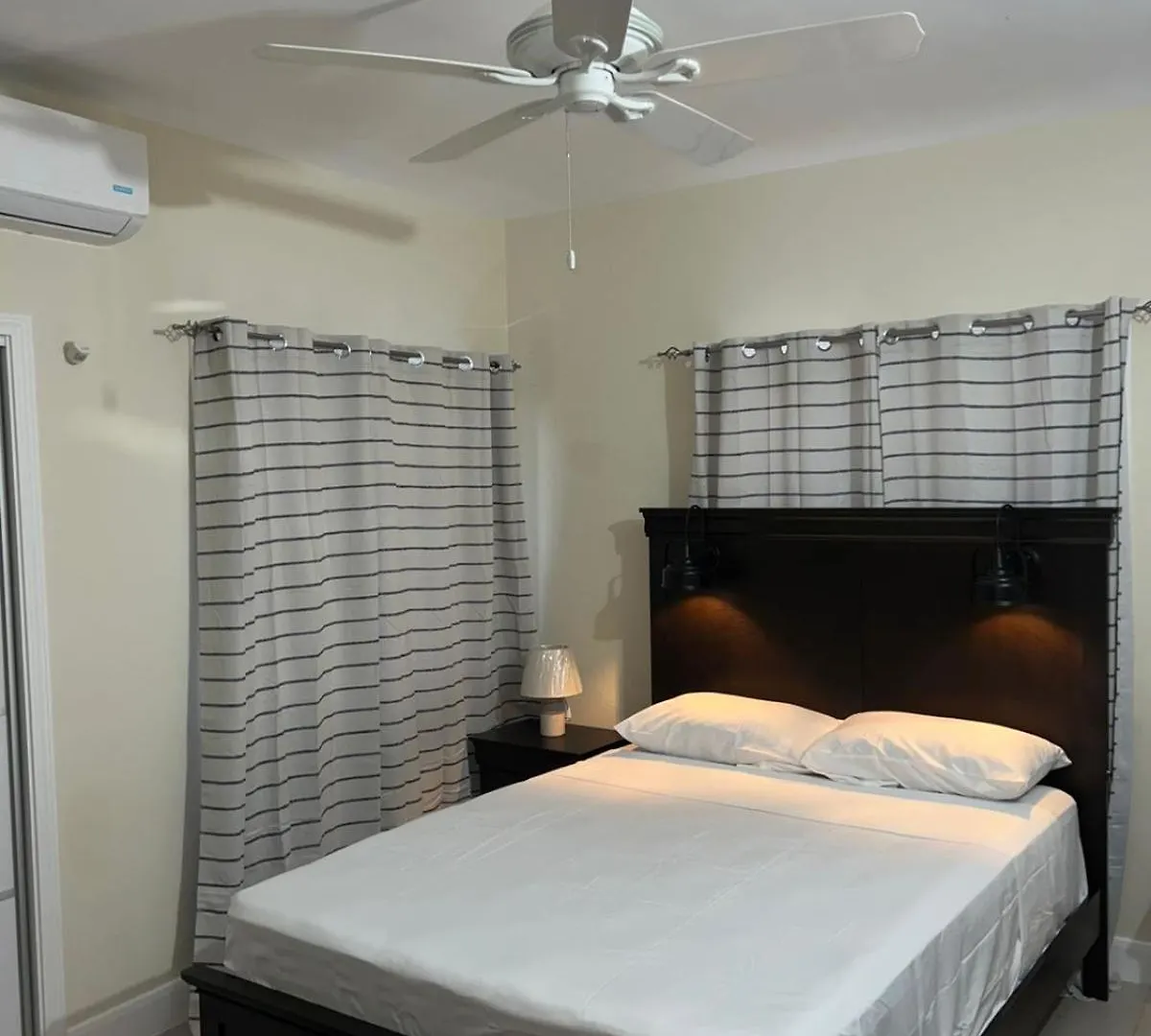 Gated Home By The Beach Lucea